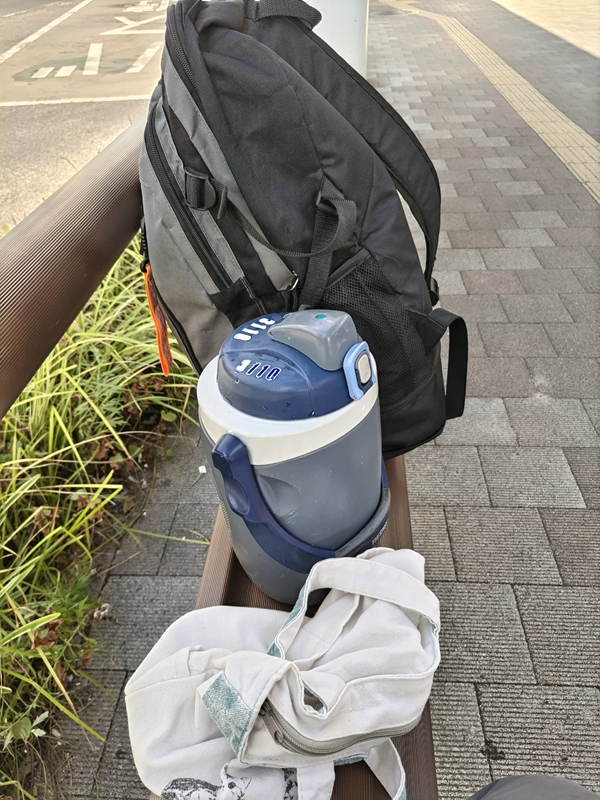 元ニートひきこもりが座った早朝のＪＲ辻堂駅前のベンチ