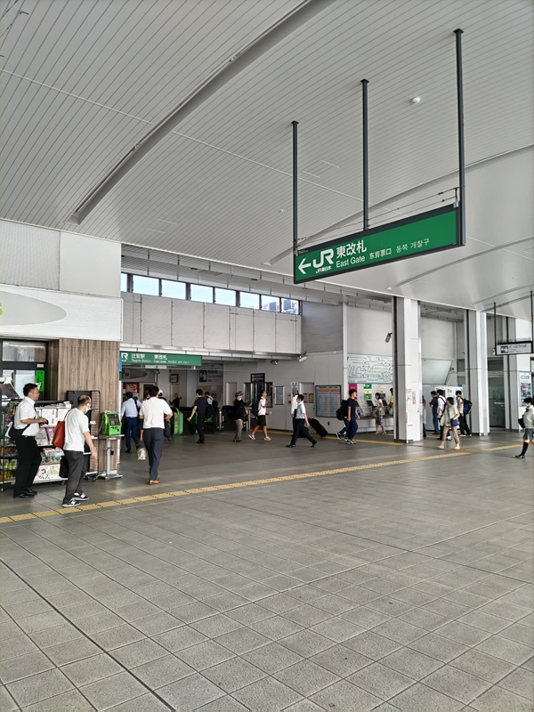 ひきこもりニート状態から脱した初日に出勤したけど、その途中のJR辻堂駅の改札前の様子