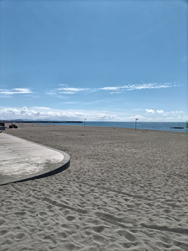 元引籠りが見た平塚市のビーチセンター前の風景