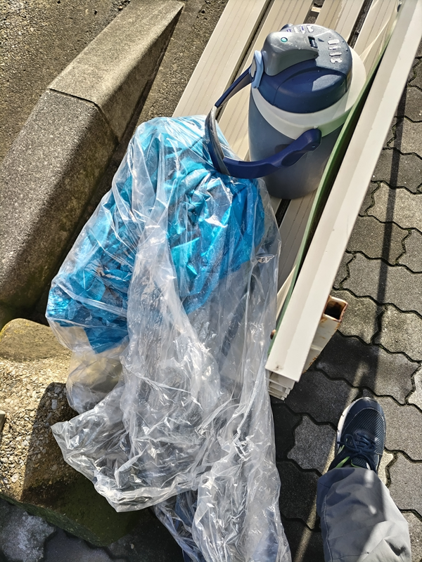 元引籠りニートが持参した洗った後の雨合羽