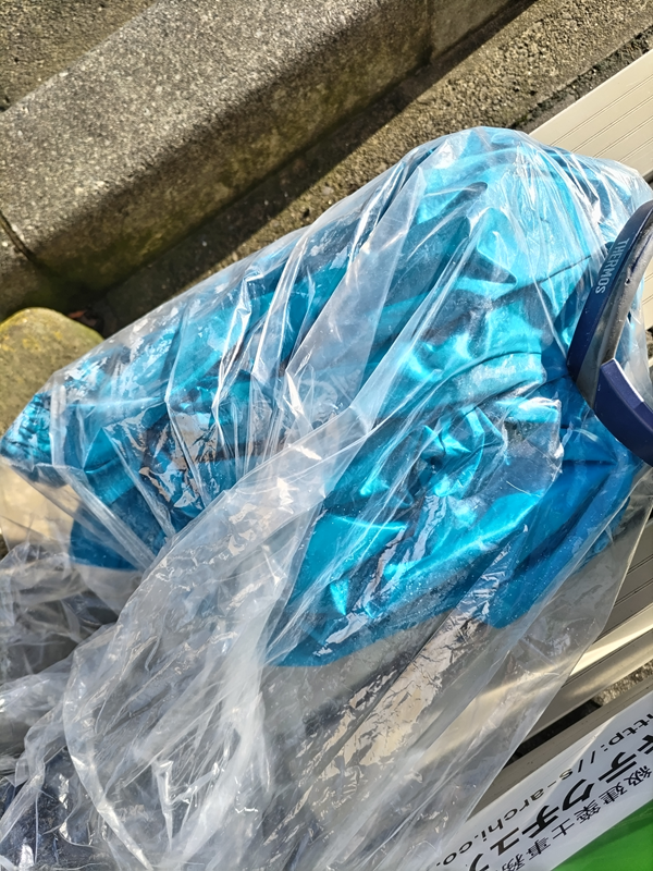 元ニートが土日に洗った水色の雨合羽