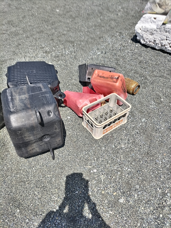 元ニート引籠りが二宮の梅沢海岸で必死になって集めたでかい人工ゴミ