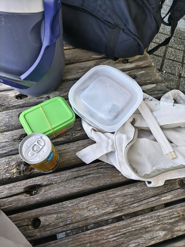 元ニートが食べていた朝食セットと缶珈琲のボス贅沢微糖