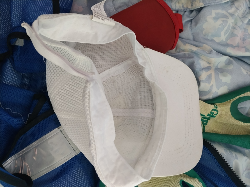 元引籠りが海岸清掃時に付けていたダイソーで買った白い帽子