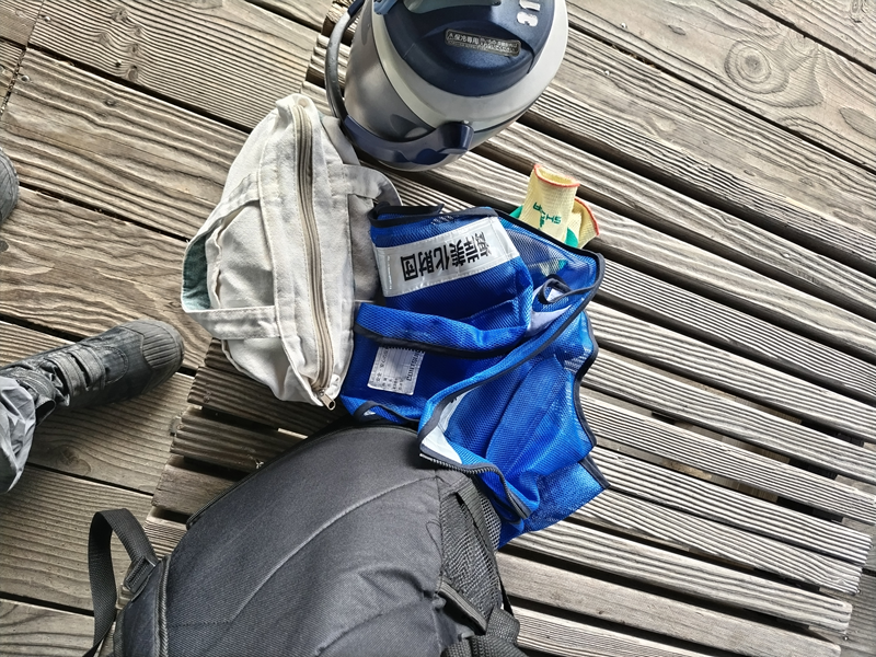 元ひきこもりの俺がリュックから出した荷物の数々