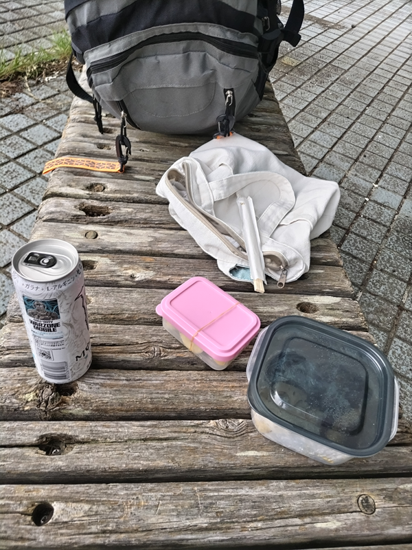 引きこもりだった齋藤健一が海岸清掃の仕事の前に食べていた朝食の風景