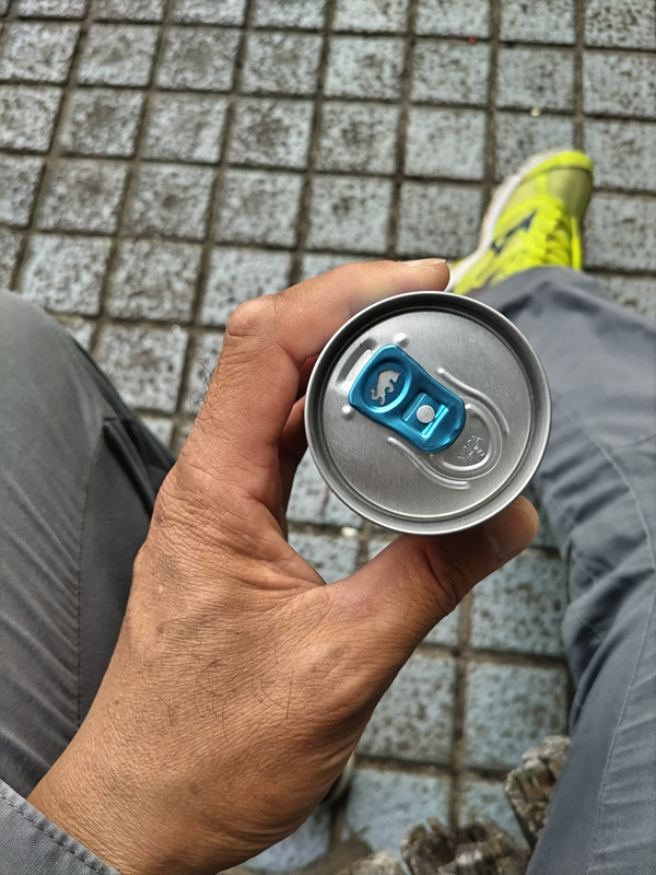 元ニート引籠りが持っていたシュガーフリーのレッドブルの水色のメタリックのプルタブ