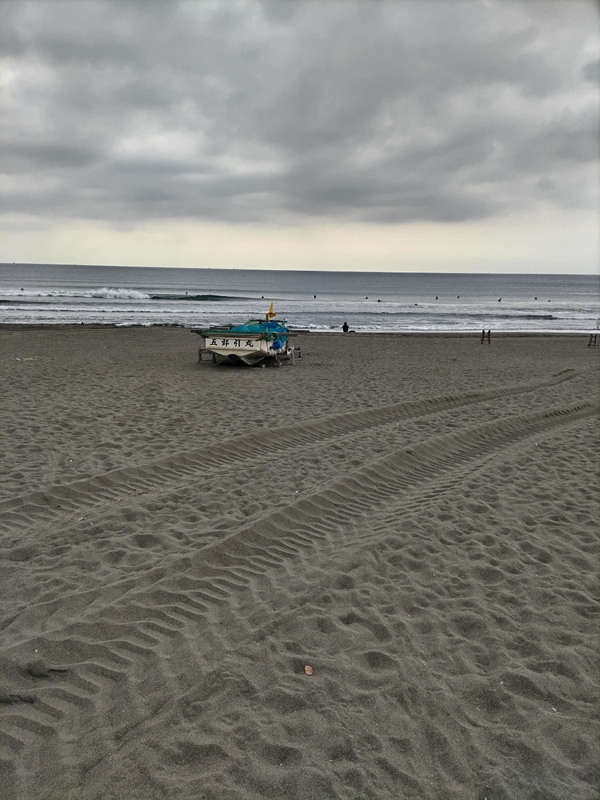 引きこもりだった齋藤健一が見た五郎引丸の漁船と辻堂海岸と砂浜