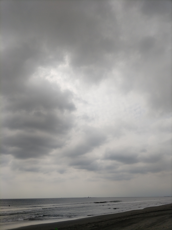 引きこもりニートだった齋藤健一が見上げた空【辻堂海岸にて】