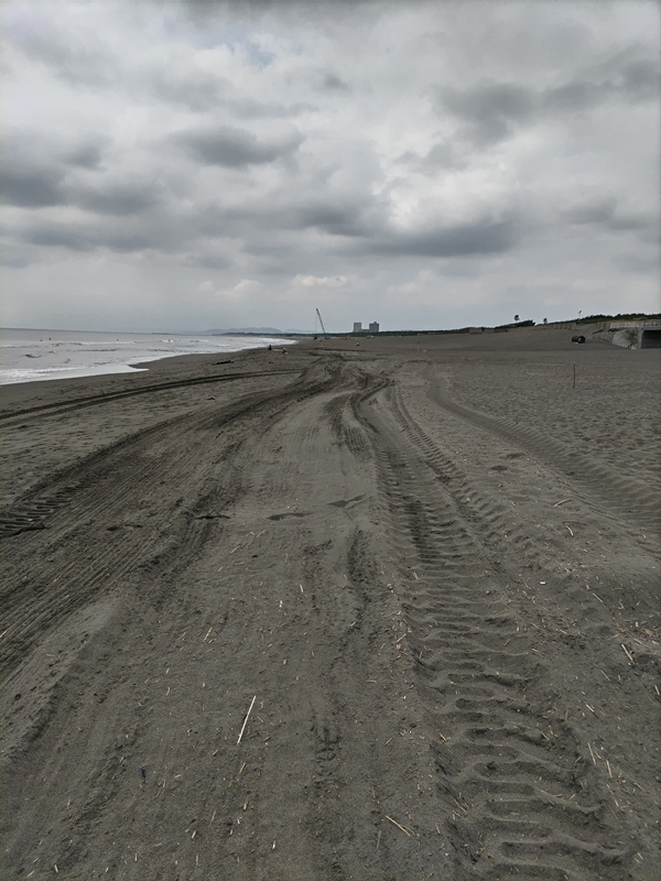 元引籠りが海岸清掃をして綺麗にした後の様子【辻堂海岸にて】