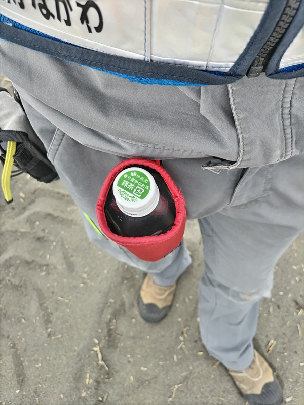 元ニート引籠りが持っていた赤いペットボトル入れ（腰のベルトに装着）