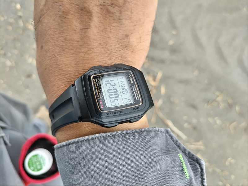 元ニート引籠りの俺が見ていた、右手首に装着していたデジタル腕時計