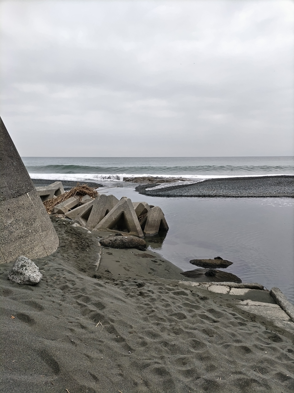 引籠りだった齋藤健一が大磯の吉田邸横の入り口から海岸へ入った時の様子