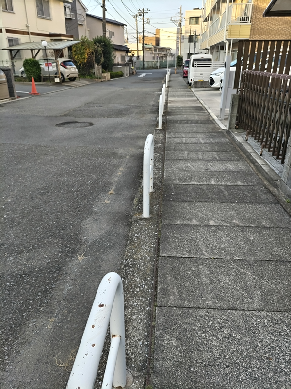 元ニート引籠りの齋藤健一が歩いていた朝の茅ケ崎のどこかの道路