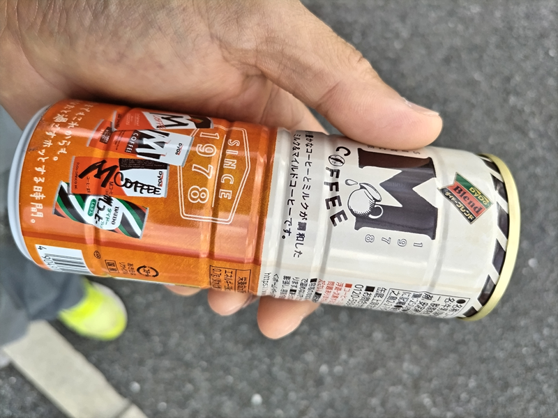 元ニートが持っていたダイドーブレンドコーヒー
