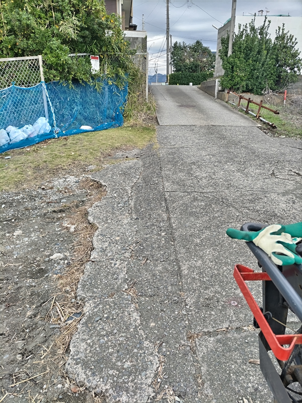 引籠りニートだった齋藤健一が見ていた押切海岸へ入って行く道