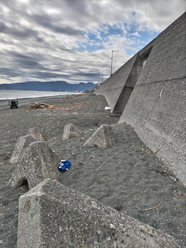 引籠りニートだった齋藤健一が海岸清掃員時代に撮影した二宮町の押切海岸