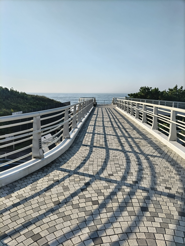 元ニート引籠りが見ていた海岸へ続く陸橋