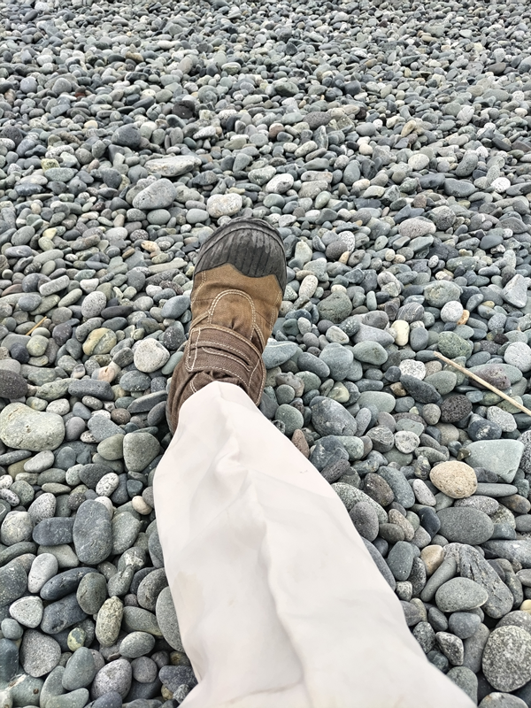 元引籠りニートの俺が地面に座っていた時の脚