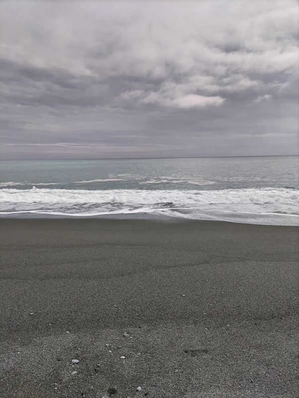 元引籠りニートが見ていた国府津の小八幡の砂浜