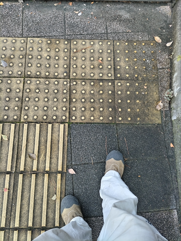 元ニートの齋藤健一が立っていた汚い歩道（神奈川県・国府津の歩道）