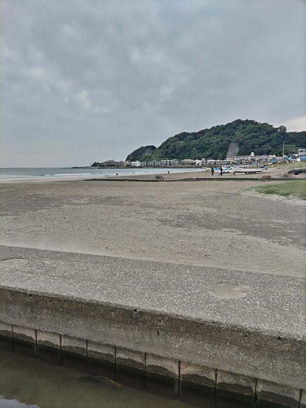 元ニート引籠りの俺が見ていた鎌倉市の由比ガ浜海岸の西端の様子