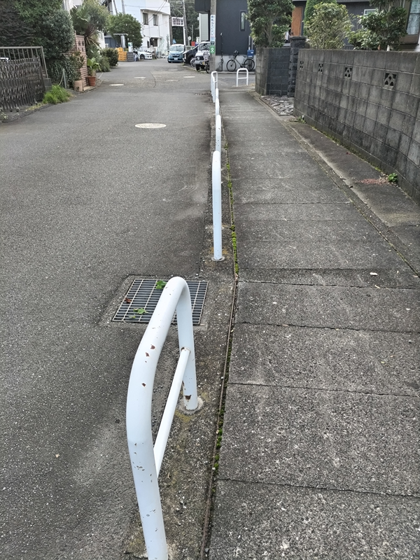 引籠りだった齋藤健一が歩いていた朝の歩道