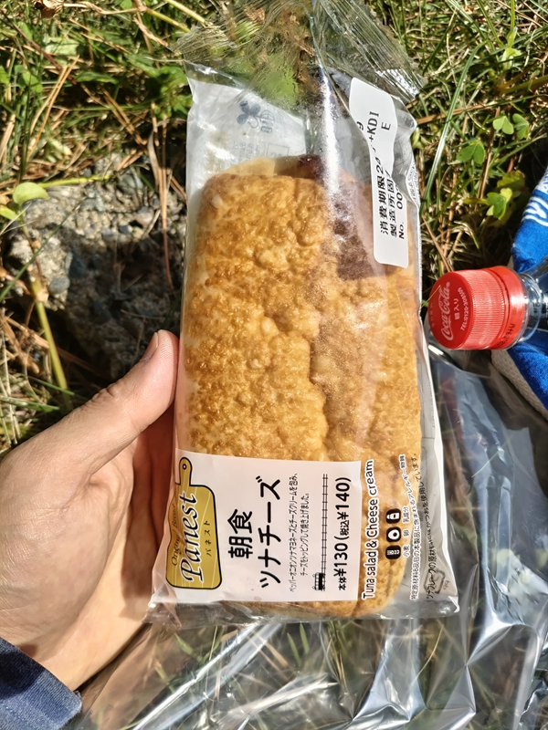 元ニート引籠りの俺が二宮町の押切海岸の昼休憩時に食べていた朝食ツナチーズのパン