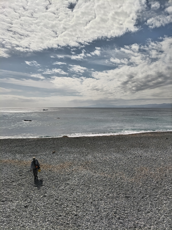 元ニート引籠りの俺が撮影した快晴の神奈川県の大磯町の照ヶ崎海岸にいた釣り人