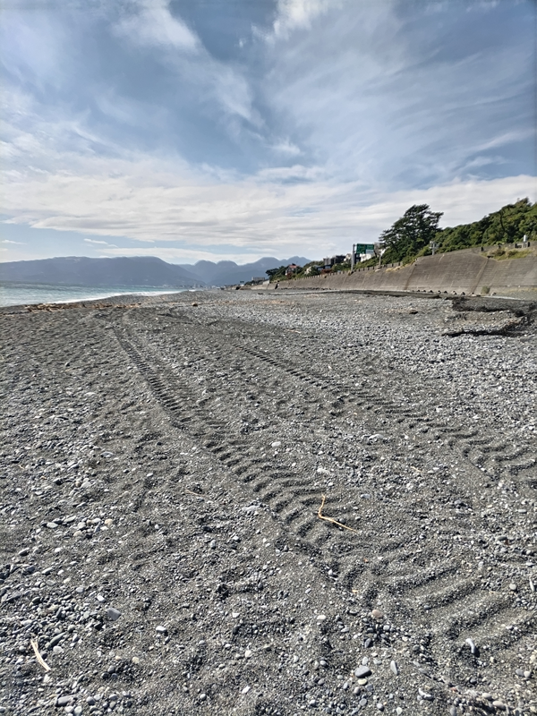 元ニート引籠りの齋藤健一が見た二宮町の梅沢海岸を重機が走った跡