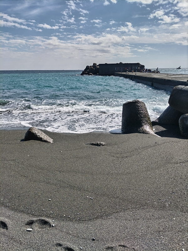 元引籠りの齋藤健一が見ていた二宮町海岸の立ち入り禁止の突堤