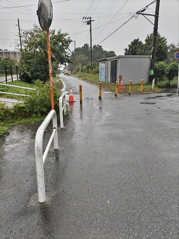 雨天時、元引籠りニートが海岸へと続く道を見た時の様子