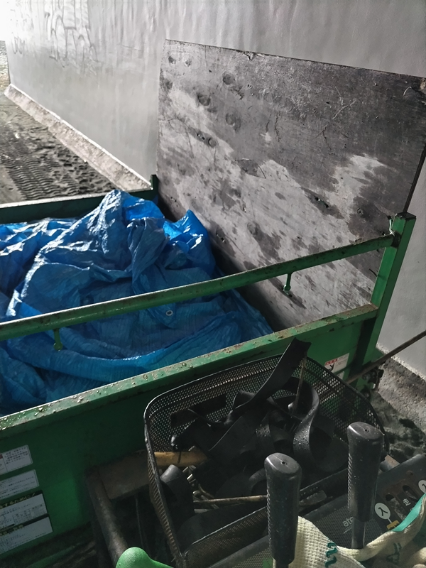 元ニート引籠りの俺がキャリアダンプを二宮町の押切海岸へと運んでいるところ