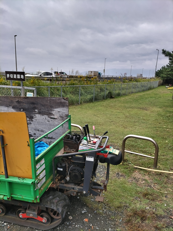 元ニート引籠りの俺が二宮町の押切公園横に置いたキャリアダンプを見ている様子