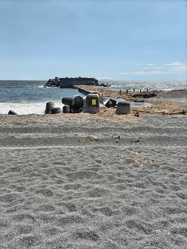 元引籠り撮影の二宮町の海岸にある突堤