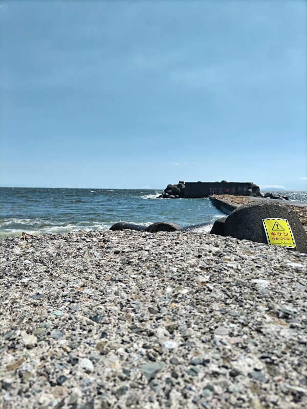 元引籠りニートが撮影した二宮町の梅沢海岸のテトラポットの頭から撮影した突堤