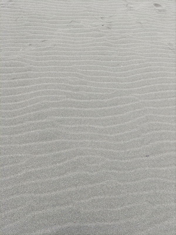 元引籠りニートが撮影した波模様の表れた茅ケ崎サザンビーチの砂浜