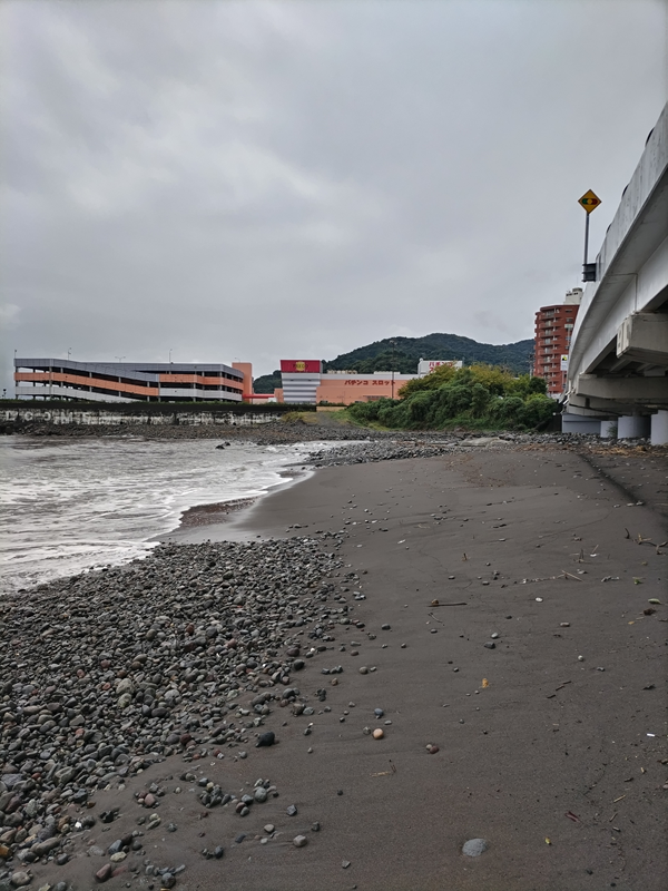 元ニート引籠りが見ていた湯河原海岸の右端とパチンコ屋