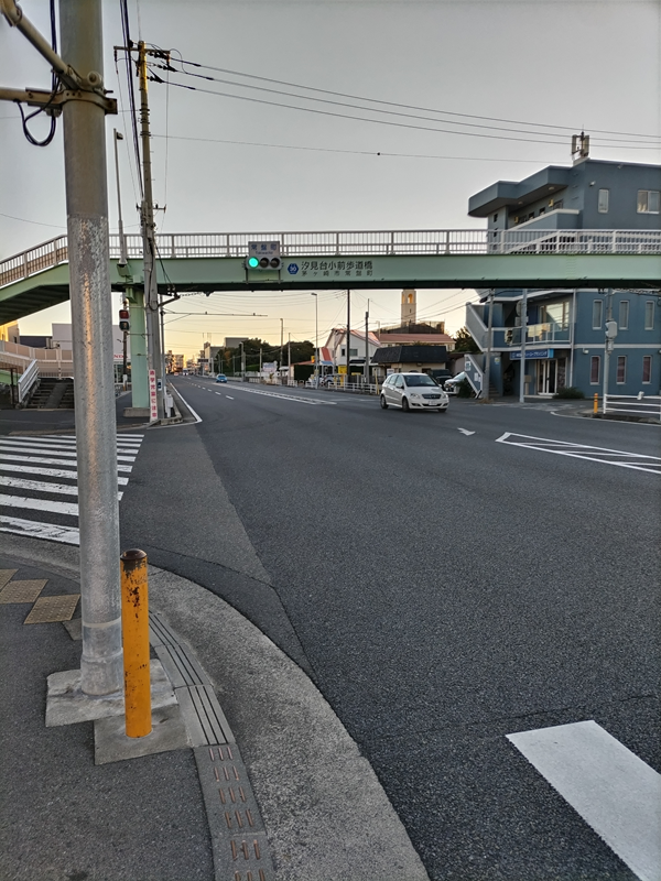 元ニートのセル齋藤が見ていた汐見台小前歩道橋