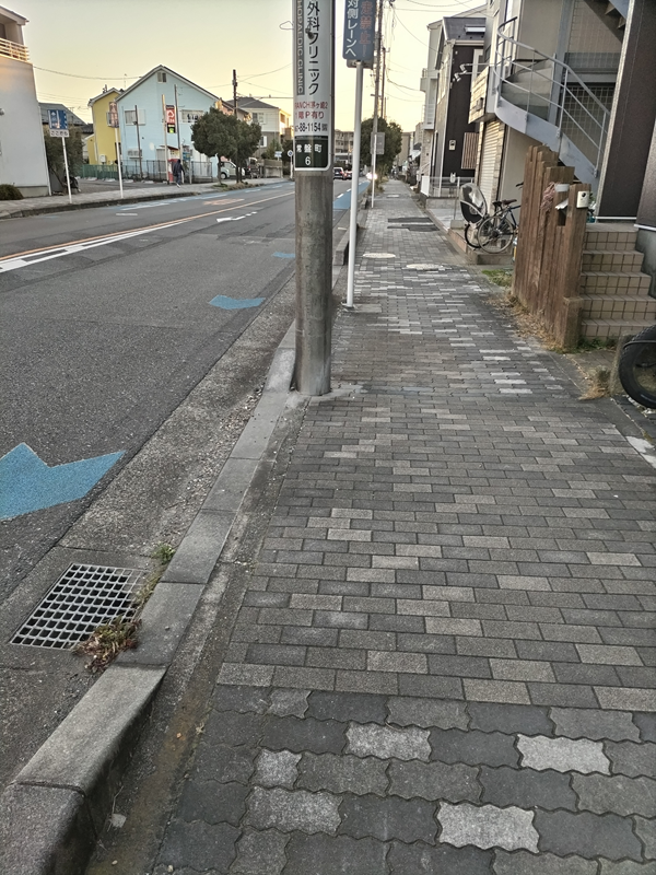 元ニート引籠りのセル齋藤が見ていた歩道と道路