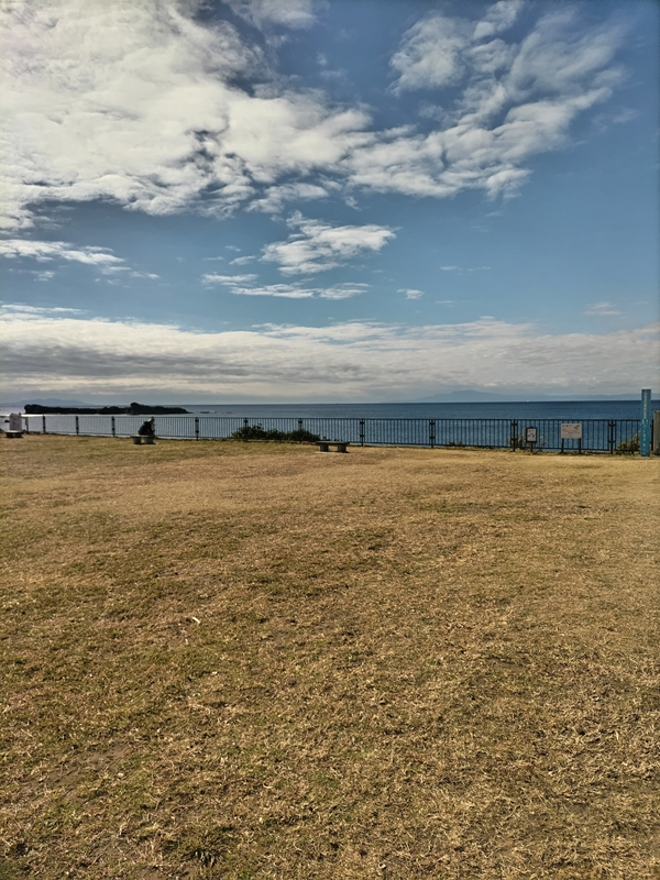 元ニート引籠りのセル齋藤が見ていた葉山町の海岸上の広場