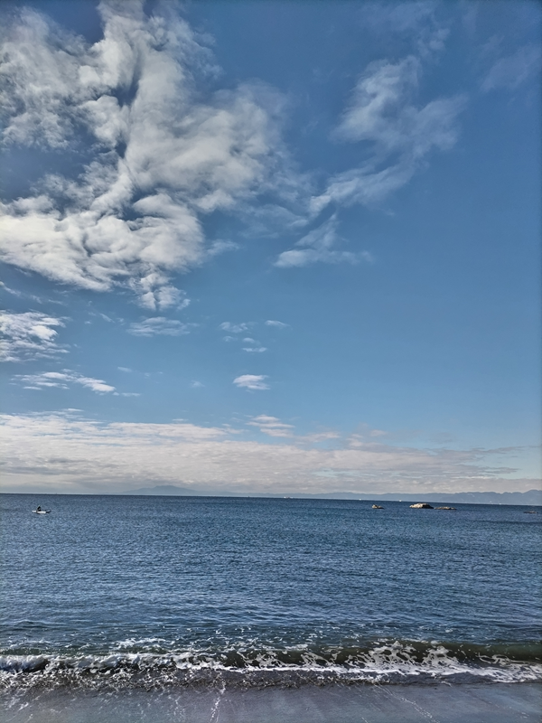 引籠りニートだったセル齋藤が眺めていた水色の空と青い海の葉山海岸