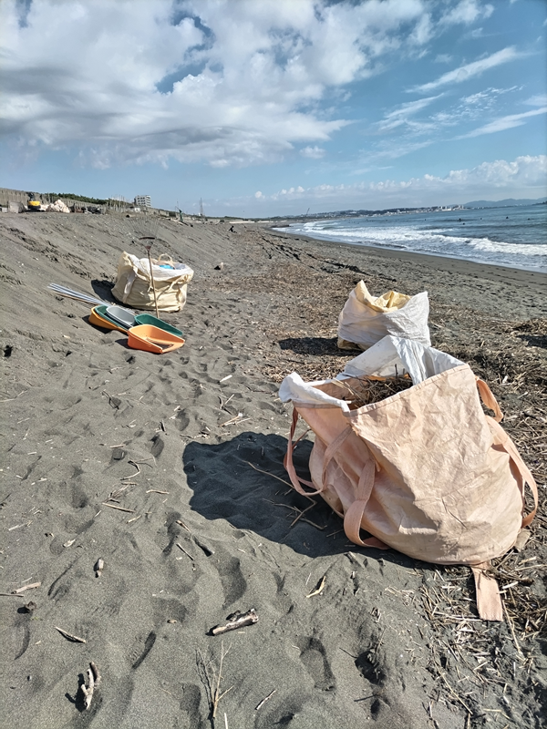 元ニート引籠りが海岸清掃中の現場を写した様子【神奈川県・茅ケ崎市の3号水路と4号水路の間】