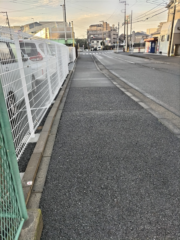 引籠りだった齋藤健一が歩いていた綺麗な歩道（茅ケ崎市）