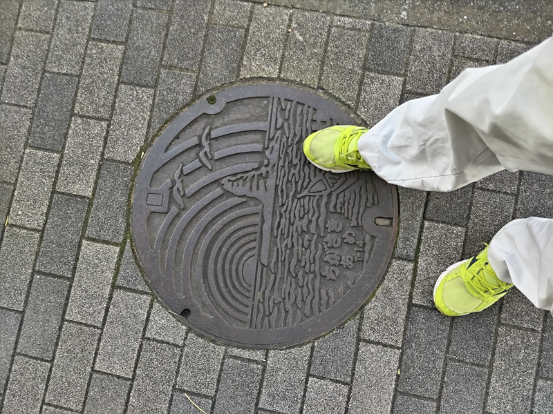 元引籠りニートが踏んでいた【ちがさき あめ】と書かれたマンホール