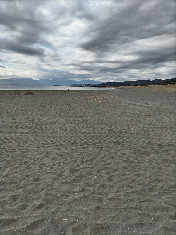元ニート引籠りのセル齋藤が見つめていた神奈川県の平塚市の海岸の砂浜