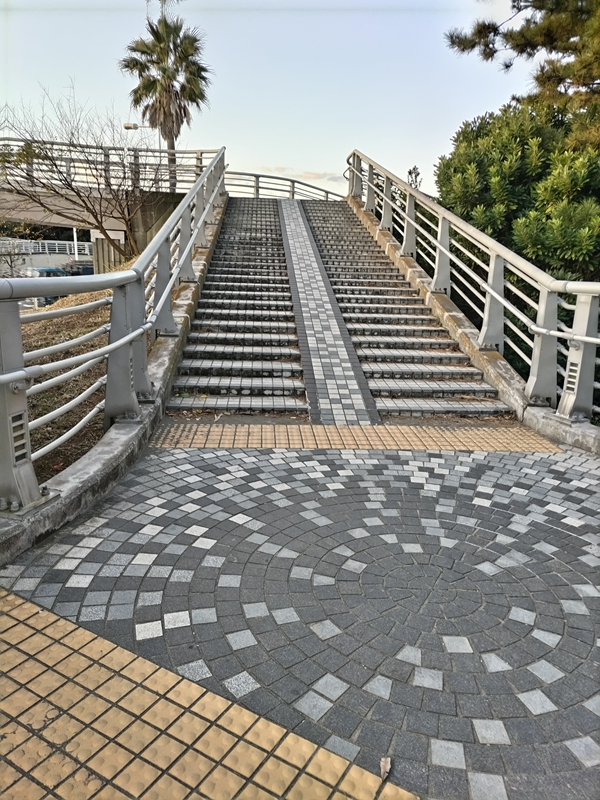 元ニート引籠りのセル齋藤が見ていた茅ケ崎の歩道橋の階段
