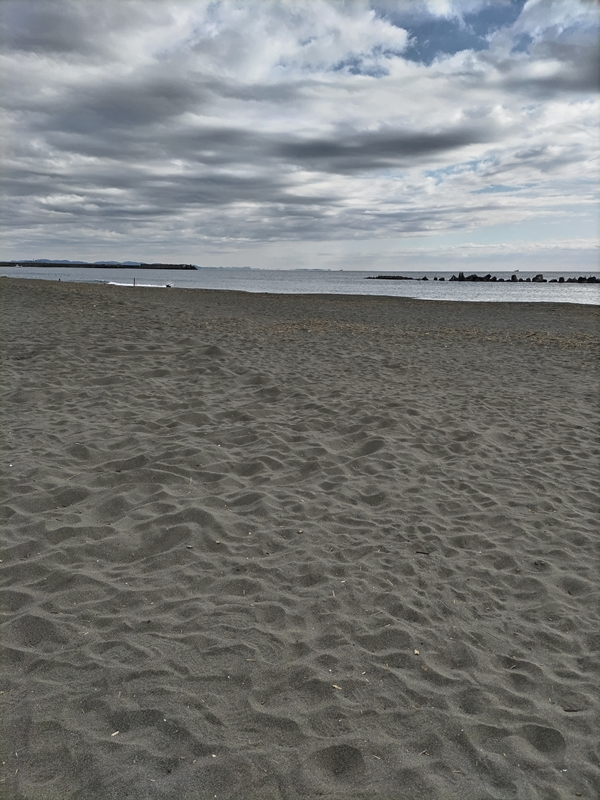 元ニート引籠りのセル齋藤が見つめていた平塚のビーチの空と砂浜