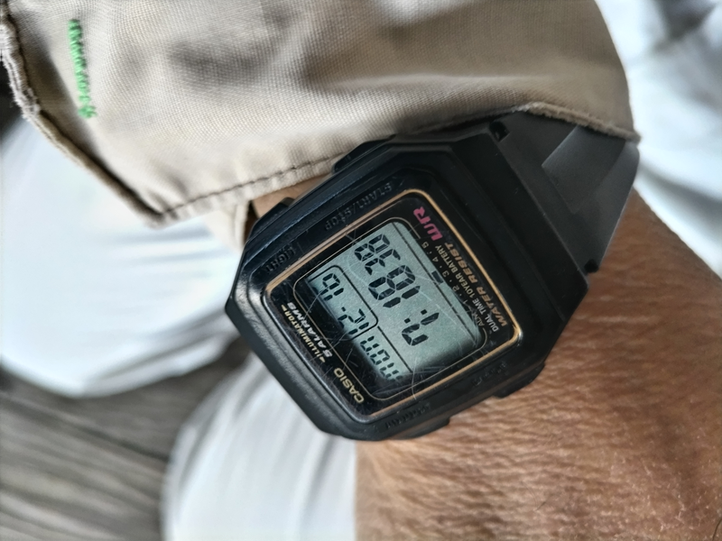 引籠りニートだったセル齋藤が自分の腕に装着していた黒い腕時計