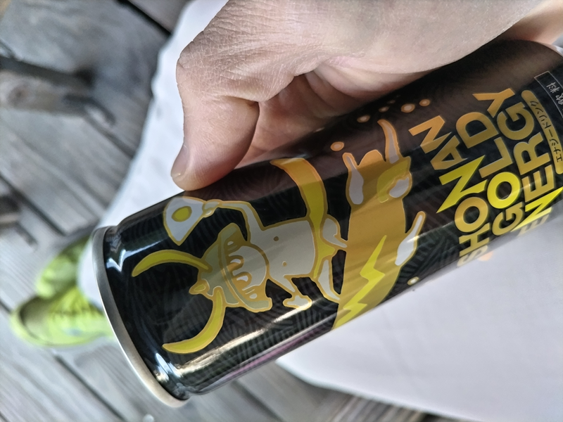 元ニート引籠りが持っていた黒と金色のエナジードリンク